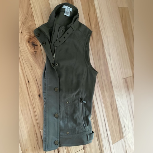 Cache’| xs| forest green vest| Great Condition. - Picture 2 of 7